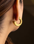 Chic Gold Essence Earrings