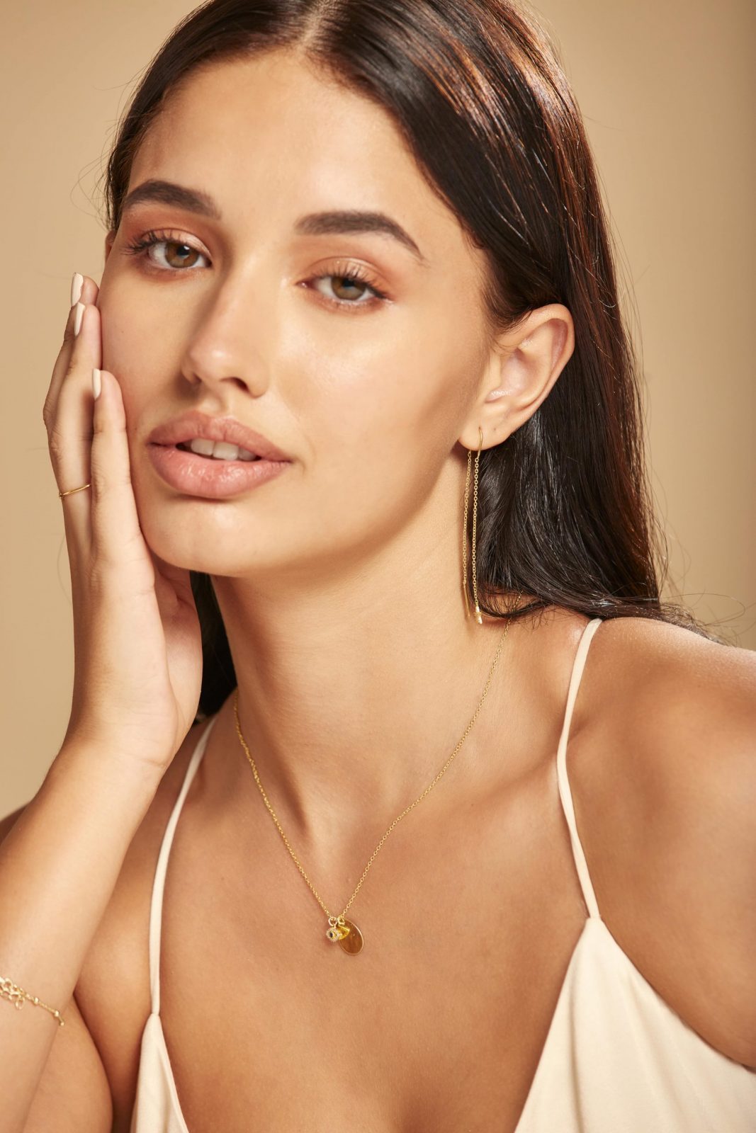 Gods Eye Necklace, jewelry, symbolism, ancient, cultural, significance, craftsmanship.